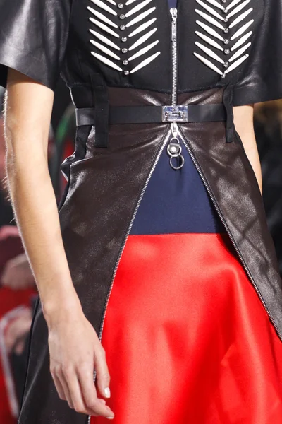 Look 11